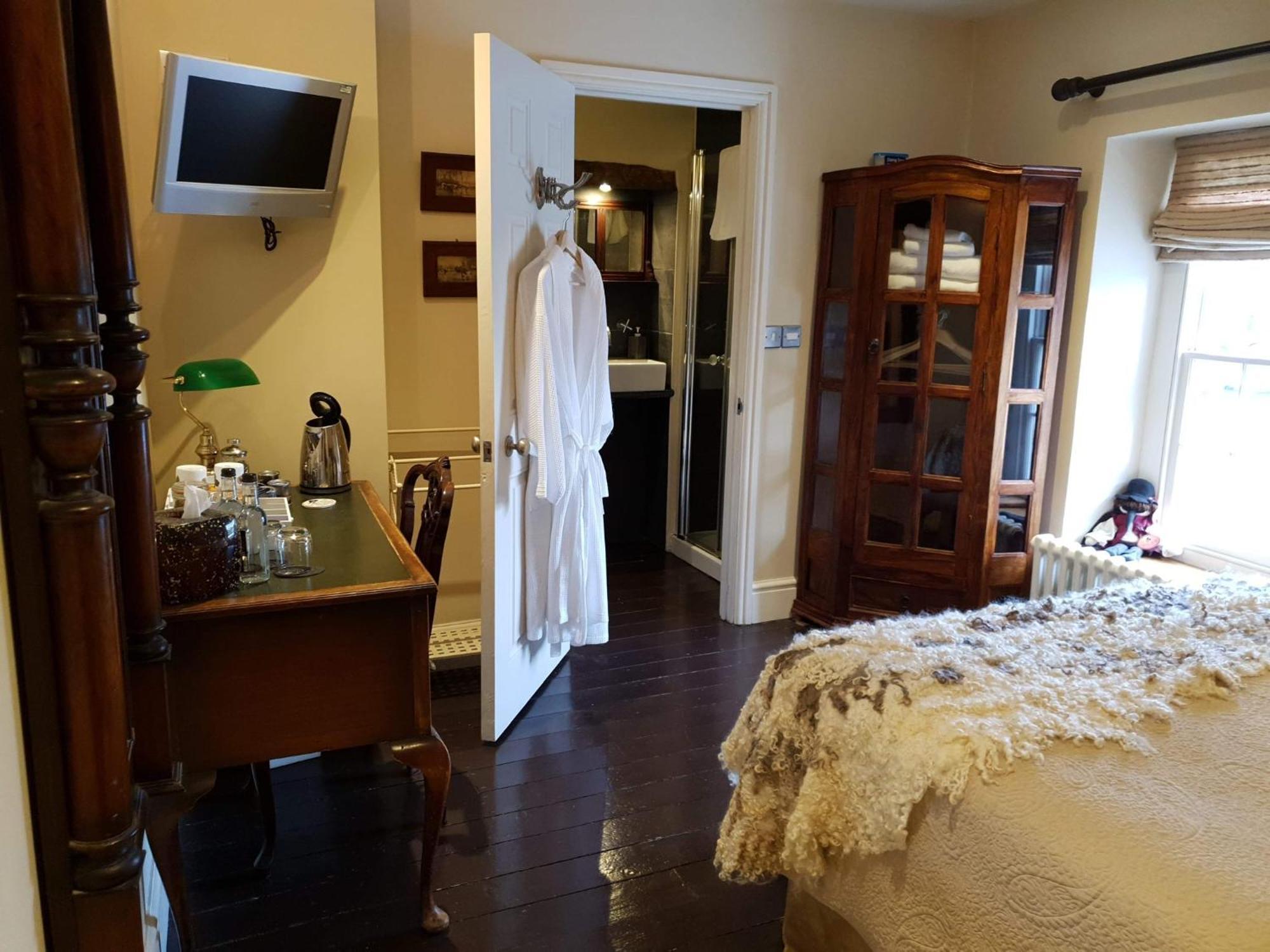 ホテル The New White Lion ランダバリー 部屋 写真